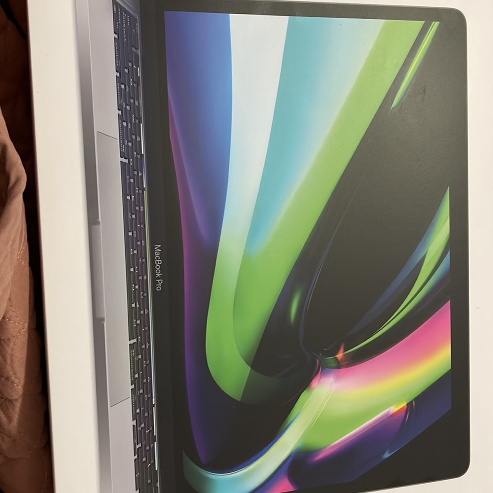 Laptop Apple 13 inch MacBook Pro 256gb - Picture 3 of 4